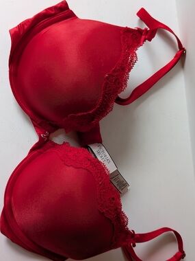 Victoria's Secret Dream Angels Bold Red Lace-Trim Push-Up Bra